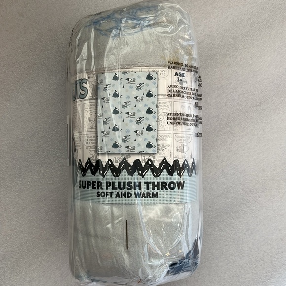 🆕 Peanuts Snoopy Throw Blanket Super Plush “Carol of Bells”  46”x60” - Picture 2 of 2